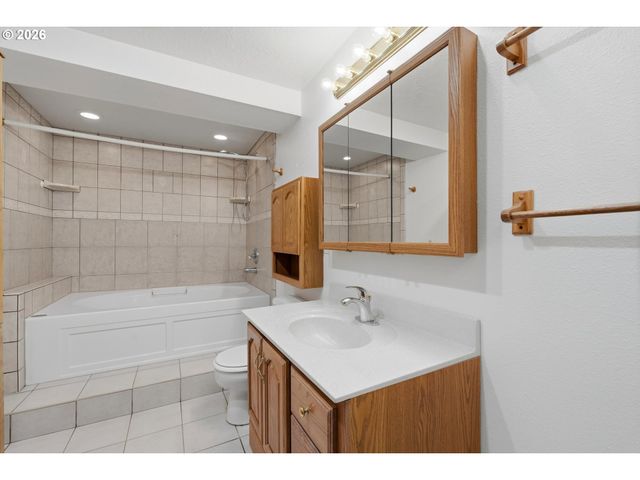 23757 Se SHADY VIEW Ln, Eagle Creek, OR 97022