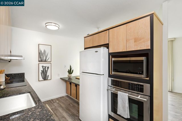 3945 Harrison Street 23, Oakland, CA 94611