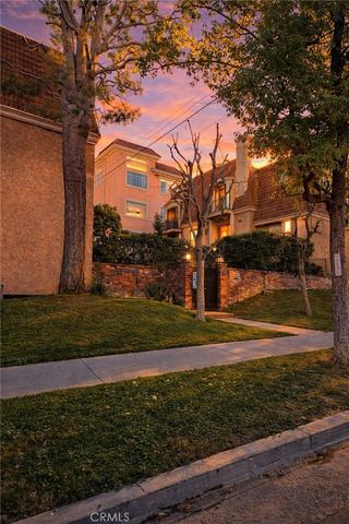 4370 W 8th, Los Angeles, CA 90005