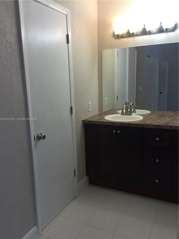 9810 NW 10th St 88, Pembroke Pines, FL 33024