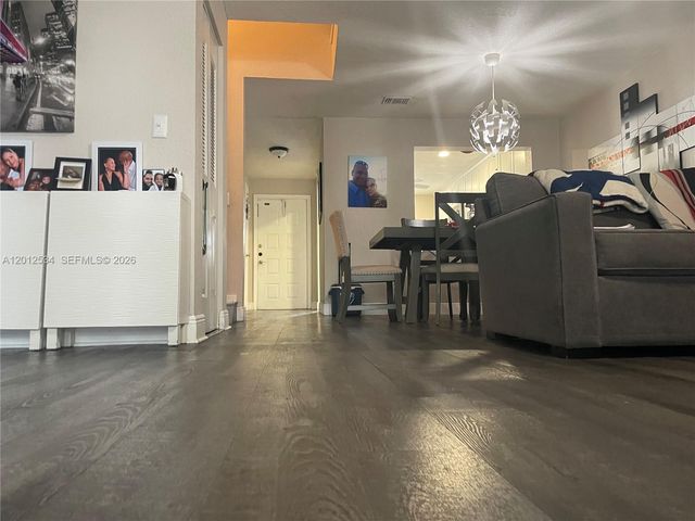 9810 NW 10th St 88, Pembroke Pines, FL 33024