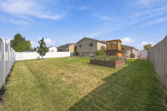 4422 10th Street W, West Fargo, ND 58078