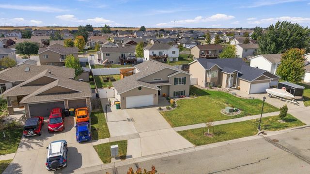 4422 10th Street W, West Fargo, ND 58078