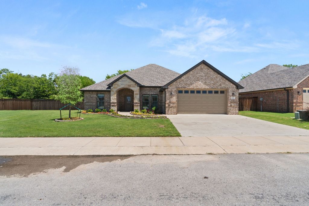 535 Limestone Circle, Mabank, TX 75147