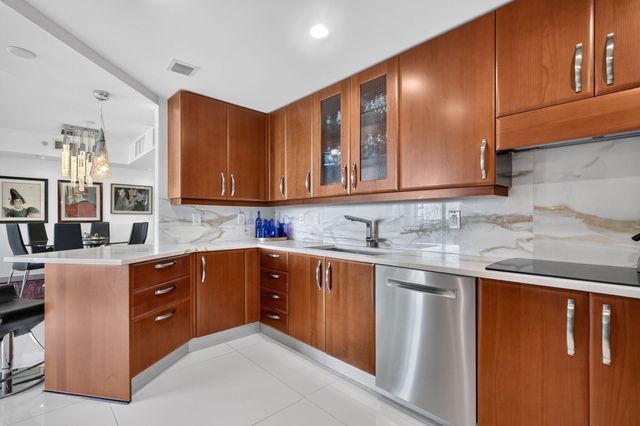 19400 Turnberry Way 921, Aventura, FL 33180