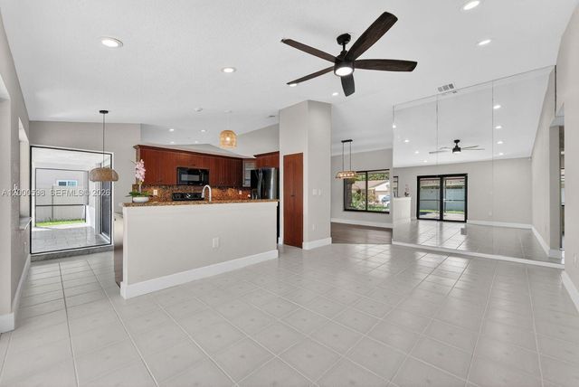 14711 Kirsten Ct, Davie, FL 33325