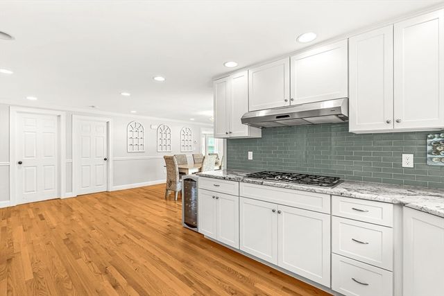 415 Lowell Street, Lynnfield, MA 01940