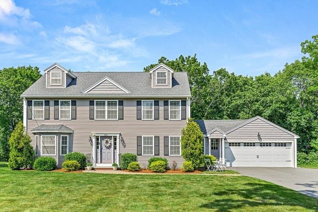 415 Lowell Street, Lynnfield, MA 01940
