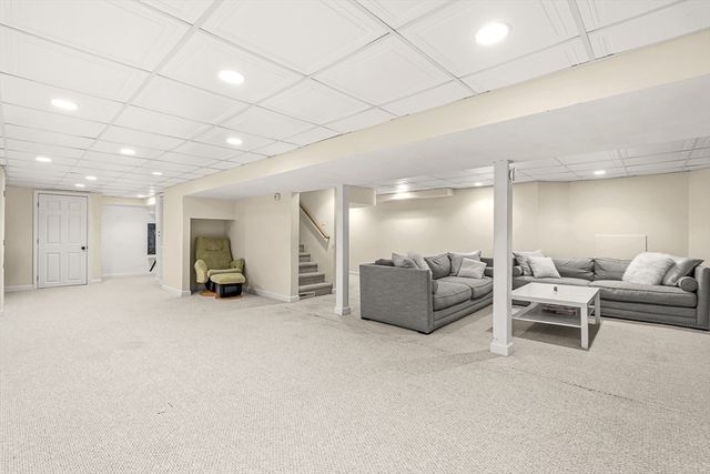 415 Lowell Street, Lynnfield, MA 01940