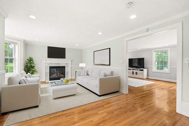 415 Lowell Street, Lynnfield, MA 01940