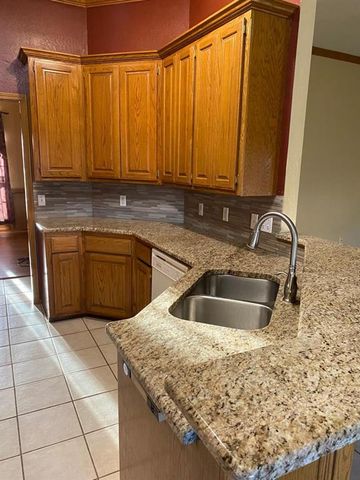 432 Sage Brush Road, Yukon, OK 73099