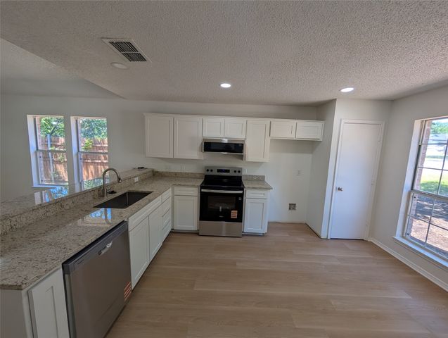4821 Saint Thomas Place, Fort Worth, TX 76135