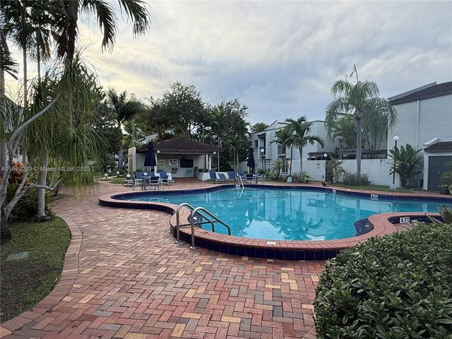 4708 SW 67 AV L-10, Miami, FL 33155