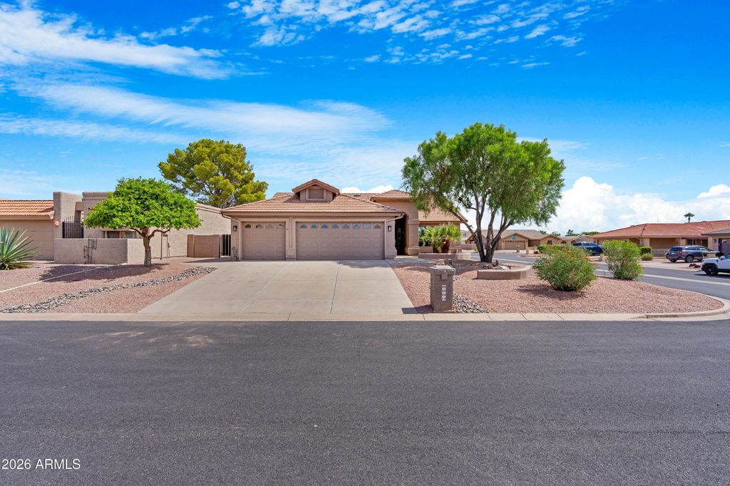 8803 E FAIRWAY Boulevard, Sun Lakes, AZ 85248 — exterior