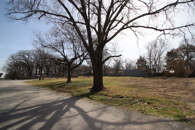 230 Sherman Drive, Pottsboro, TX 75076