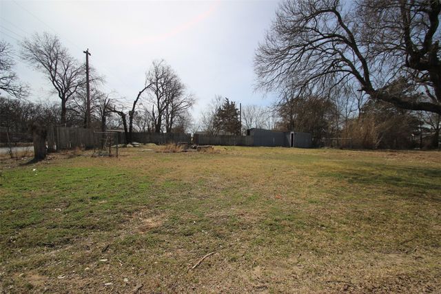 230 Sherman Drive, Pottsboro, TX 75076