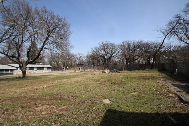 230 Sherman Drive, Pottsboro, TX 75076