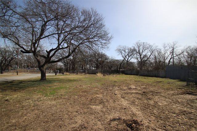 230 Sherman Drive, Pottsboro, TX 75076