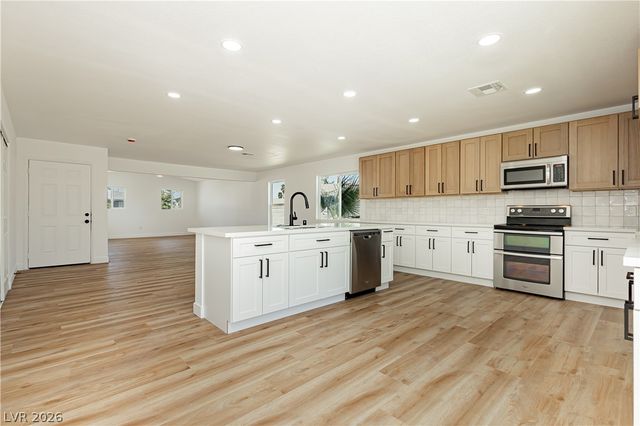 4815 El Tesoro Avenue, Las Vegas, NV 89121