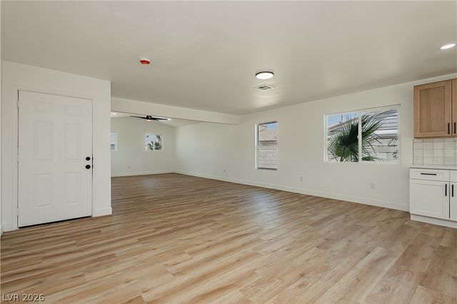 4815 El Tesoro Avenue, Las Vegas, NV 89121