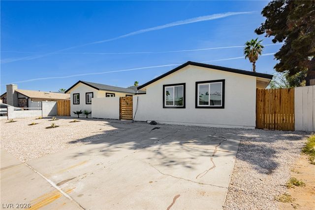 4815 El Tesoro Avenue, Las Vegas, NV 89121