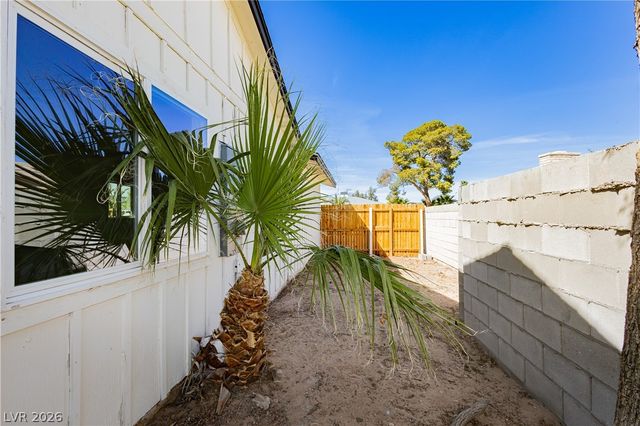 4815 El Tesoro Avenue, Las Vegas, NV 89121