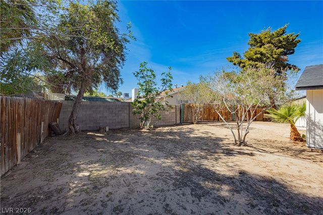 4815 El Tesoro Avenue, Las Vegas, NV 89121