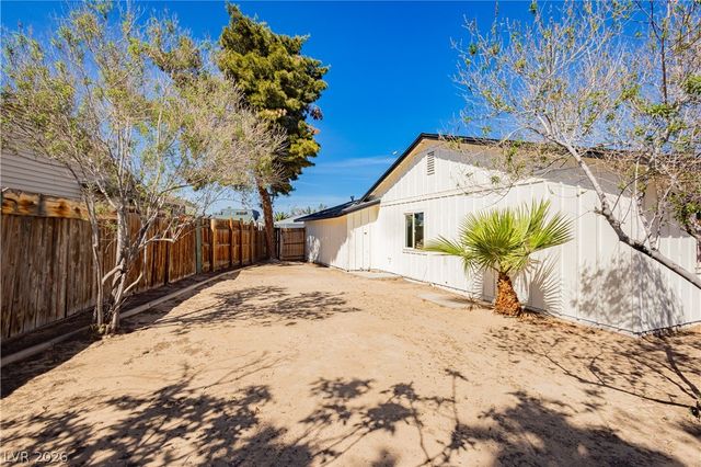 4815 El Tesoro Avenue, Las Vegas, NV 89121
