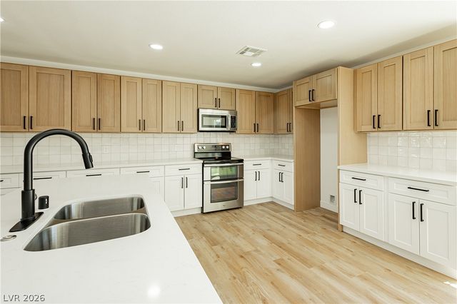 4815 El Tesoro Avenue, Las Vegas, NV 89121