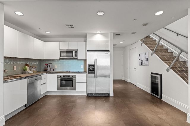 1050 Brickell Ave 1006, Miami, FL 33131