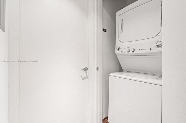 1050 Brickell Ave 1006, Miami, FL 33131