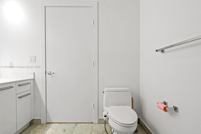 1050 Brickell Ave 1006, Miami, FL 33131