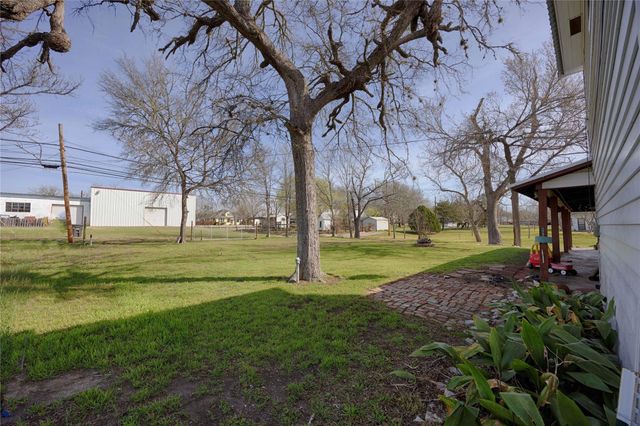 309 Anderson Street, Schulenburg, TX 78956