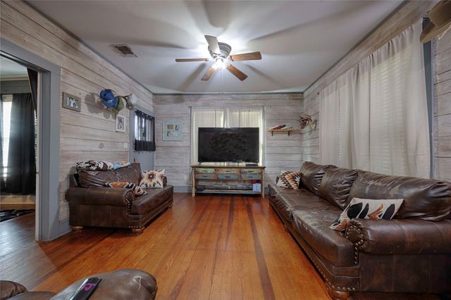 309 Anderson Street, Schulenburg, TX 78956