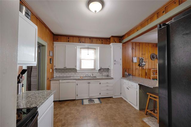 309 Anderson Street, Schulenburg, TX 78956