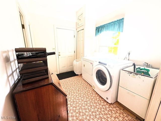 37150 Eagle Road, Willoughby Hills, OH 44094