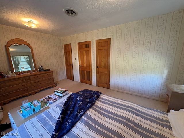 37150 Eagle Road, Willoughby Hills, OH 44094