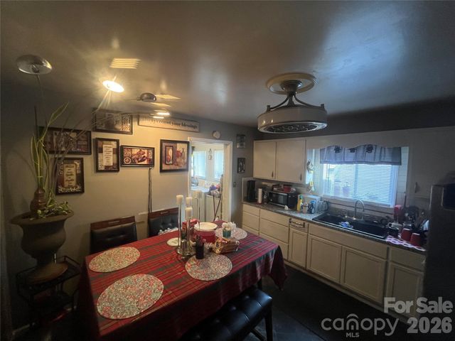 2906 Cedarhurst Drive, Charlotte, NC 28269