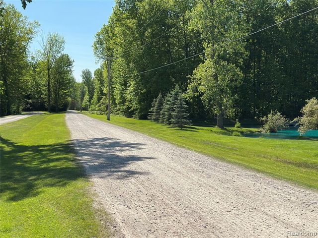 4233 State Road, Fort Gratiot, MI 48059