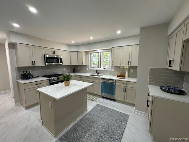 4233 State Road, Fort Gratiot, MI 48059