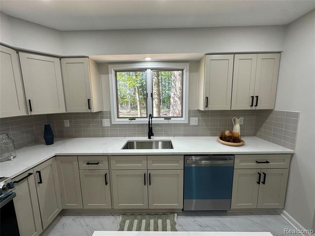 4233 State Road, Fort Gratiot, MI 48059
