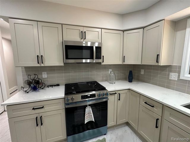 4233 State Road, Fort Gratiot, MI 48059