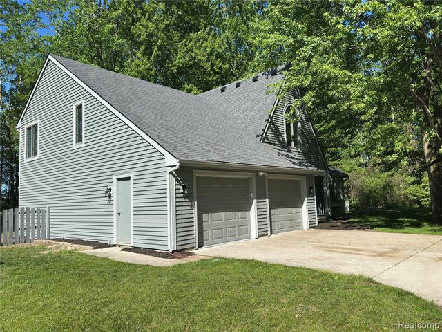 4233 State Road, Fort Gratiot, MI 48059