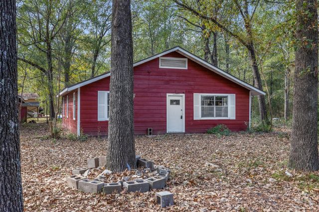 136 Warbler Lane, Livingston, TX 77351