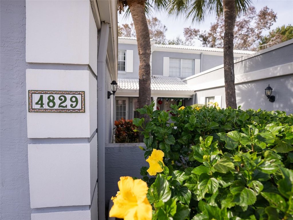 Image 2 of property listing at 4829 WALDEN CIRCLE 7, Orlando, FL 32811