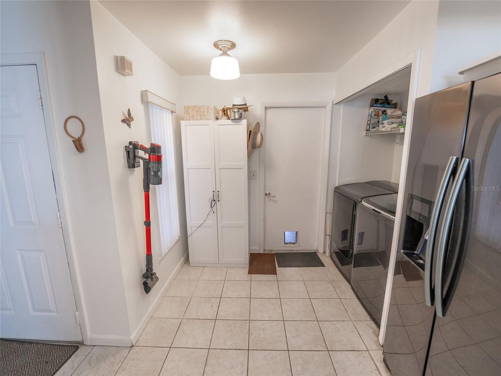 Image 13 of property listing at 4829 WALDEN CIRCLE 7, Orlando, FL 32811