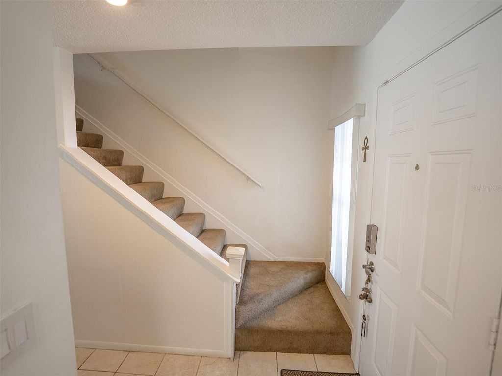 Image 15 of property listing at 4829 WALDEN CIRCLE 7, Orlando, FL 32811