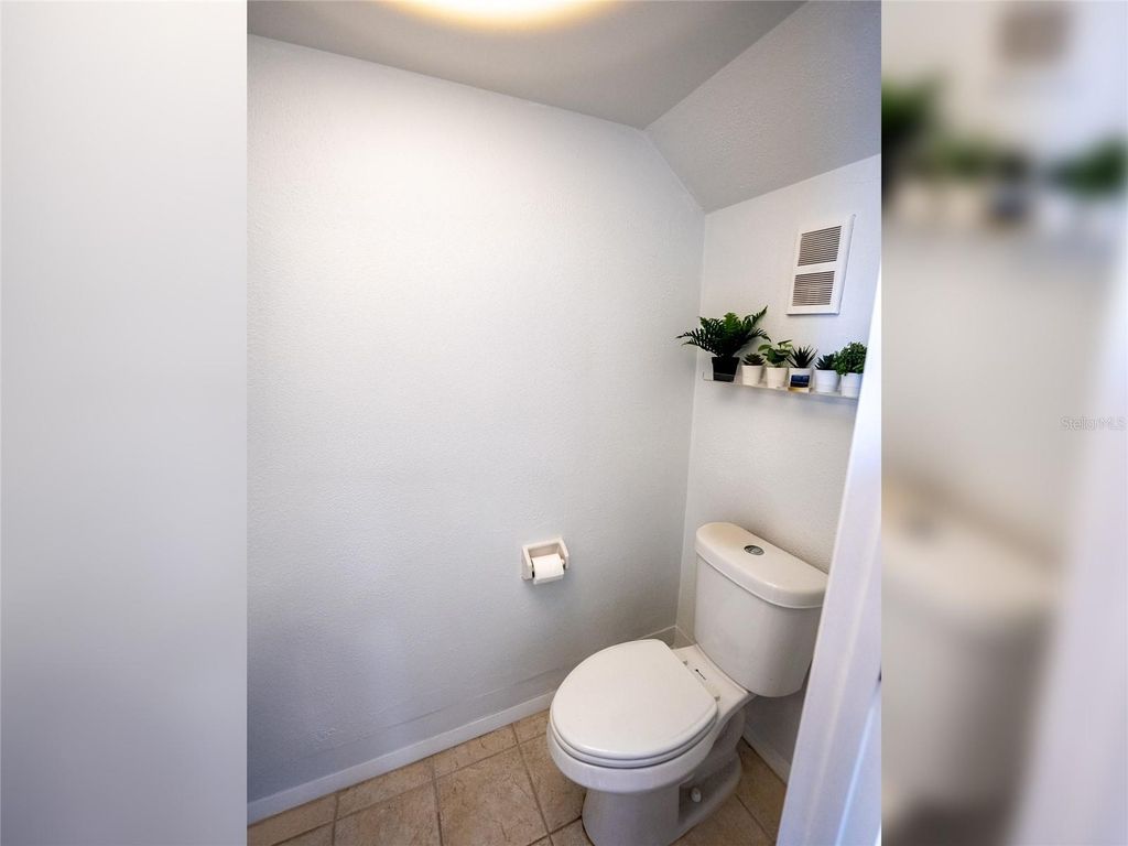 Image 19 of property listing at 4829 WALDEN CIRCLE 7, Orlando, FL 32811