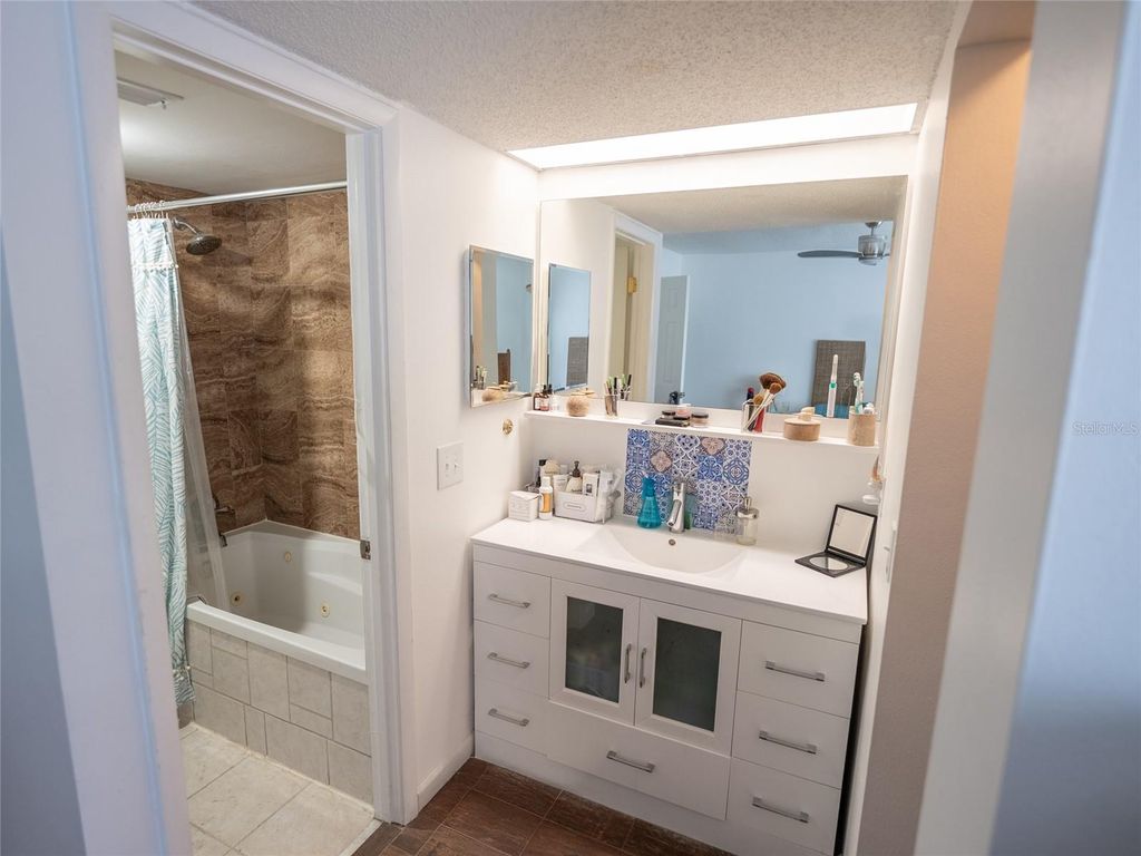 Image 20 of property listing at 4829 WALDEN CIRCLE 7, Orlando, FL 32811