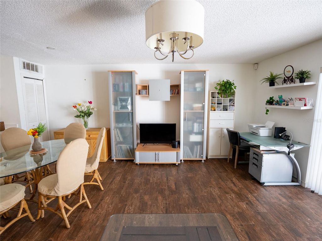 Image 10 of property listing at 4829 WALDEN CIRCLE 7, Orlando, FL 32811